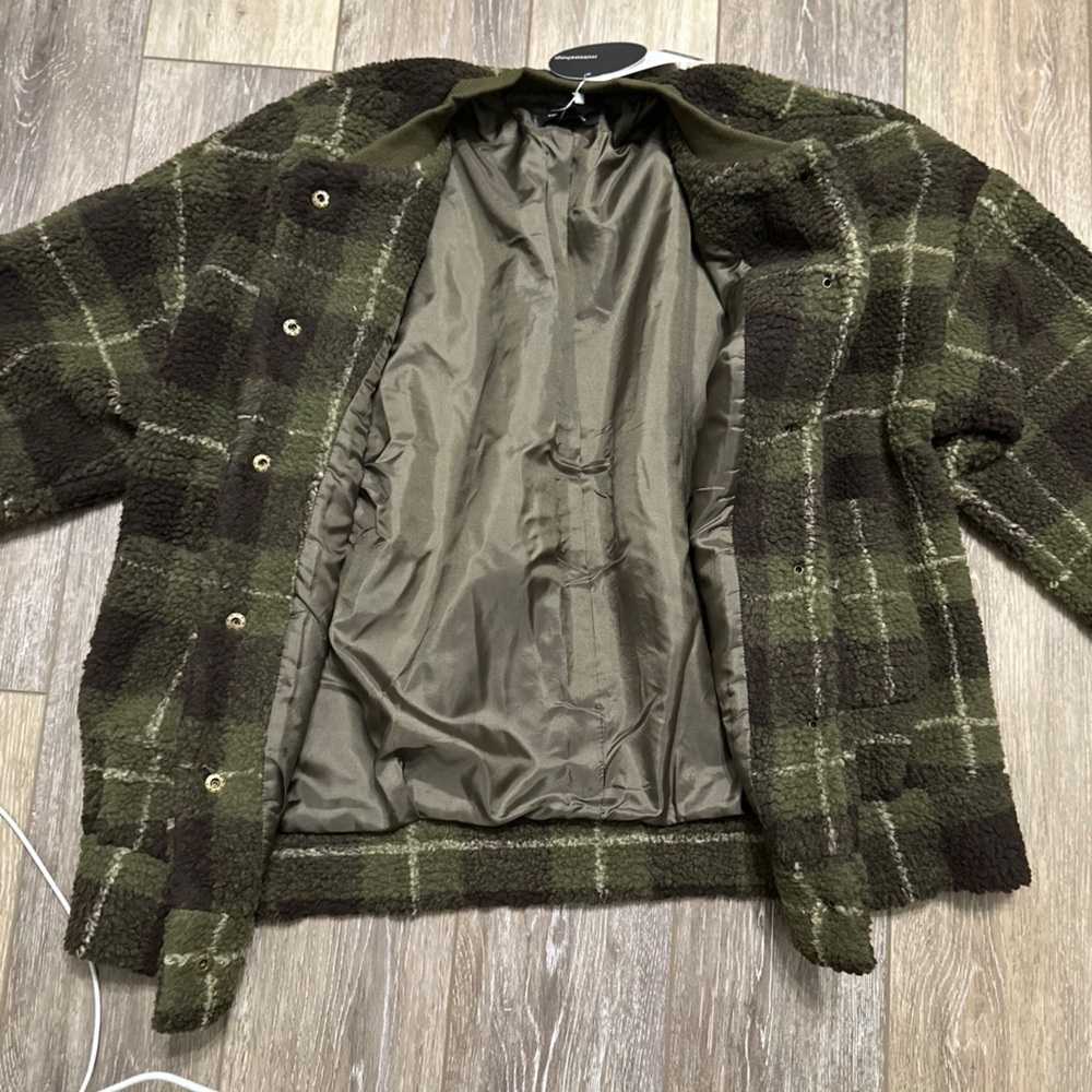 🛍️NEW  100% polyester lightweight but cozy jacket with lining size large